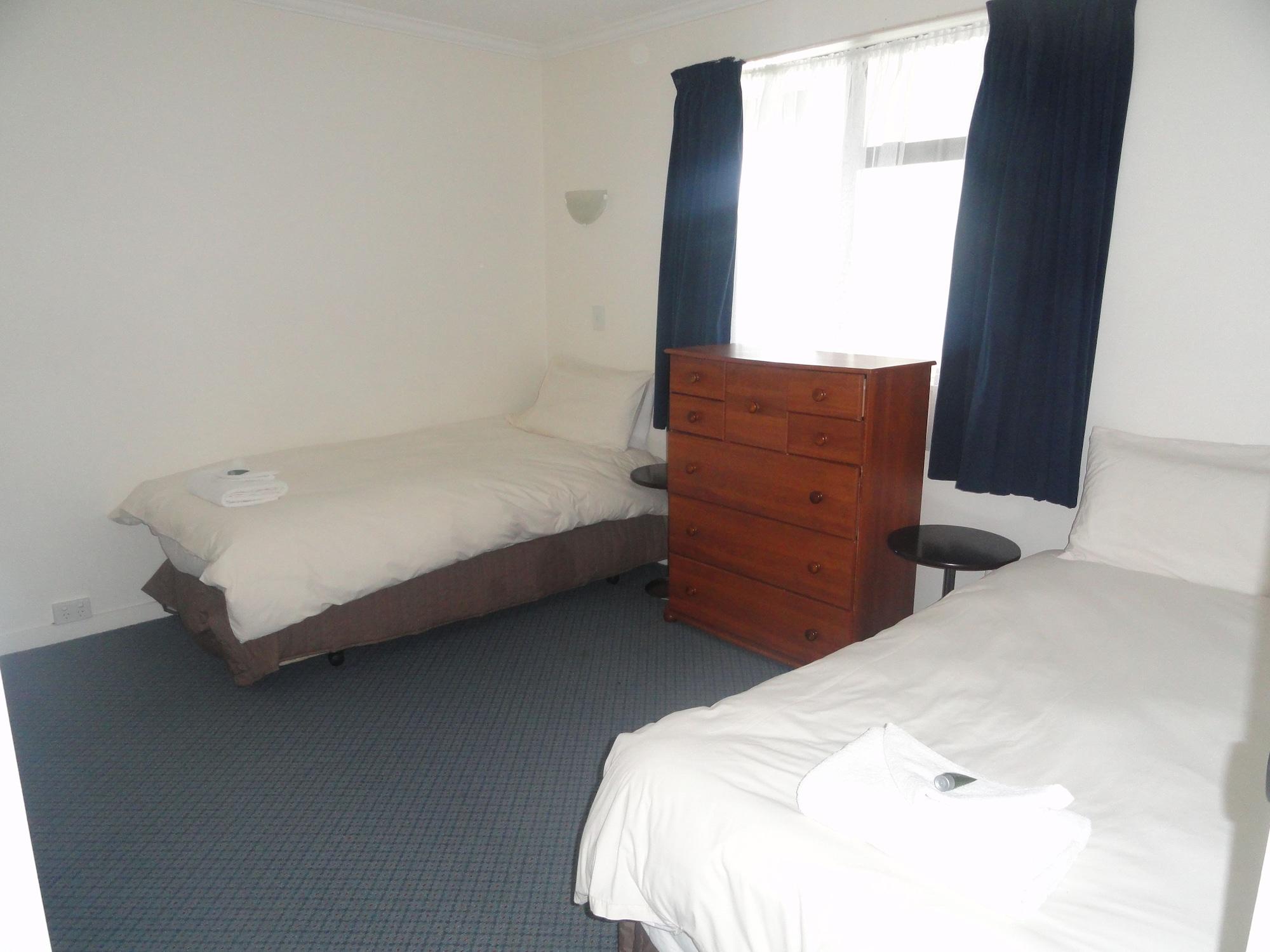 Hawks Inn Motel Upper Hutt Exterior foto