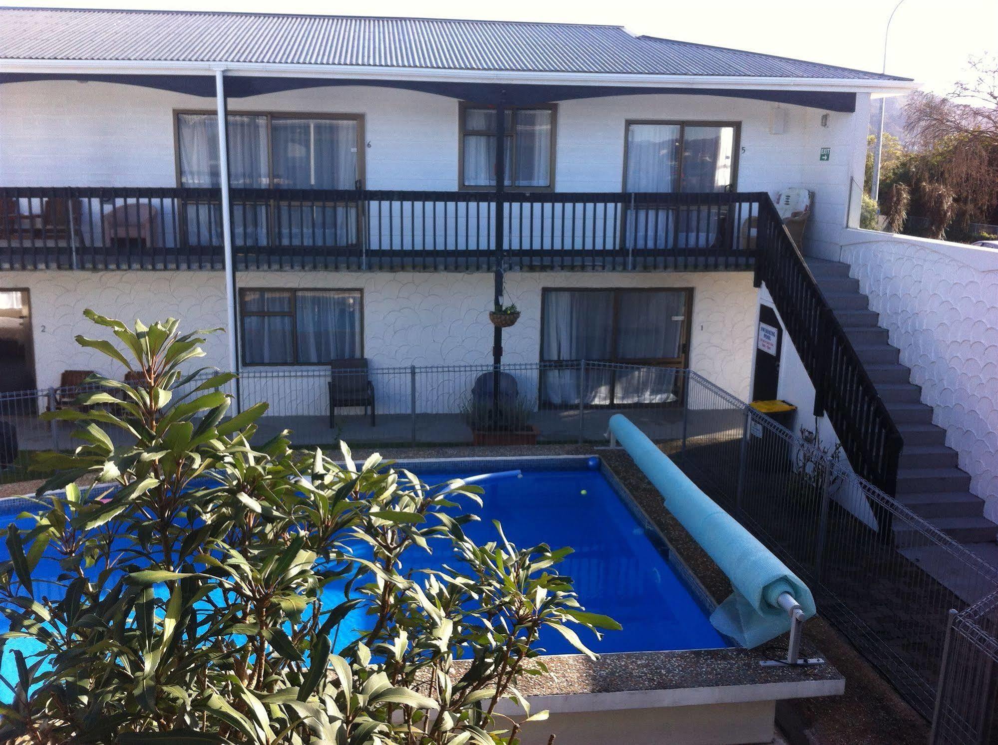 Hawks Inn Motel Upper Hutt Exterior foto
