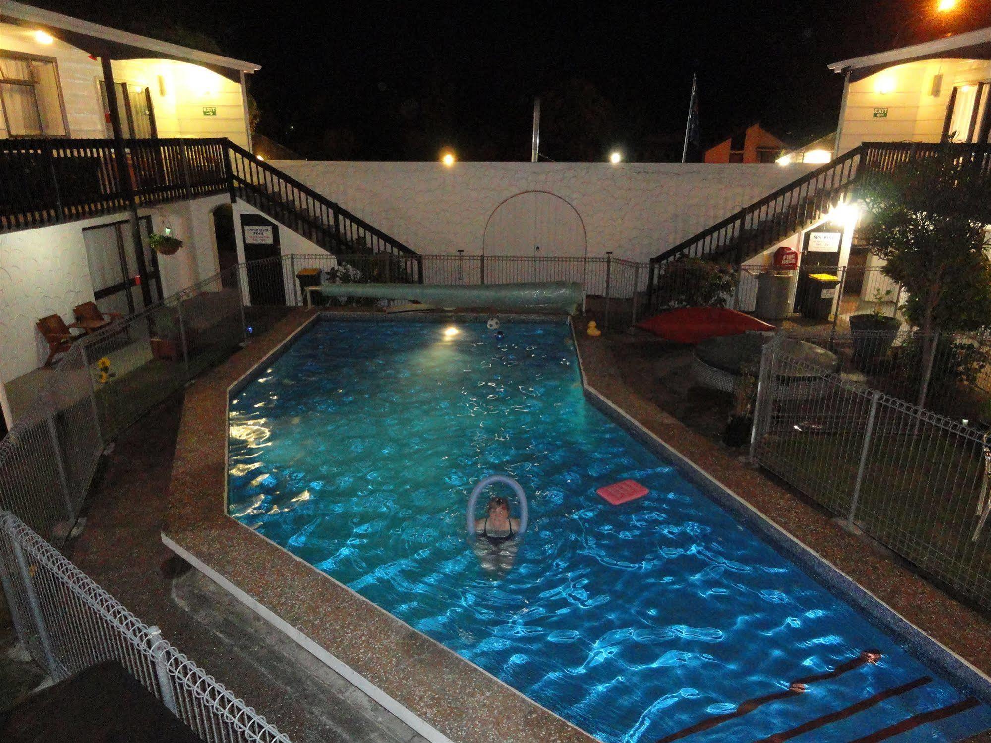 Hawks Inn Motel Upper Hutt Exterior foto